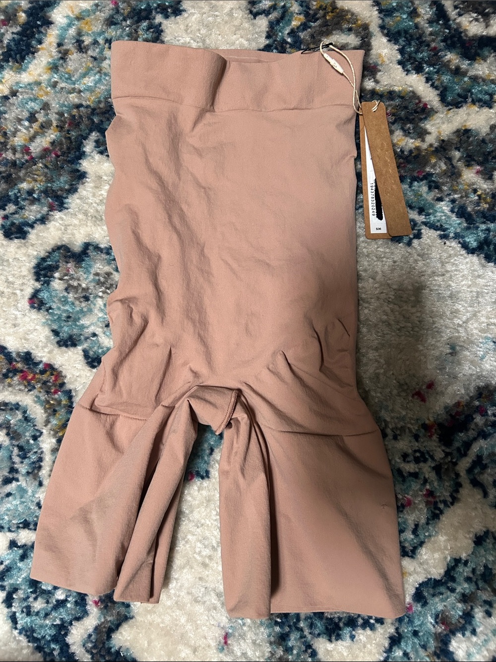 NWT SKIMS Everyday Sculpt Short in Sienna- size small. Small flaw***